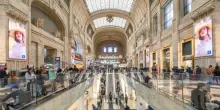 Apre la nuova la scala mobile Est della Stazione Centrale di Milano