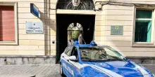 Abusi su una bambina, arrestati la madre e il suo compagno