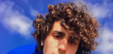 Studente accoltellato a Milano, una condanna a 20 anni. Davide abbraccia i suoi aggressori
