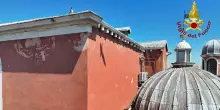 Cede l'intonaco a San Rocco a Venezia, delimitata l'area sottostante