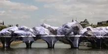 Il Pont Neuf trasformato in una grotta gonfiabile