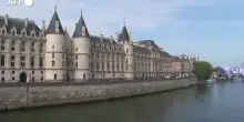 L'artista JR trasforma il Pont Neuf di Parigi in una grotta