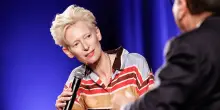 Tilda Swinton a Cannes, l'IA? Reagiamo da esseri umani'