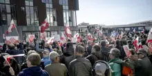 Groenlandesi protestano davanti consolato Usa a Nuuk, 'no &egrave; no!'