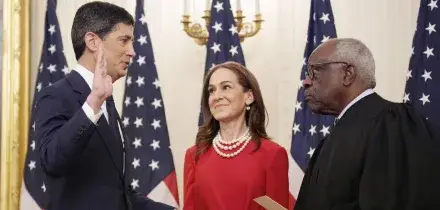Kevin Warsh ha giurato, &egrave; il nuovo presidente della Federal Reserve