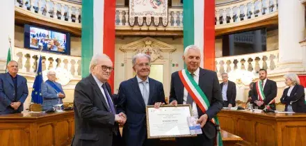 Prodi: 'Ci comportiamo come servi di fronte a Trump'