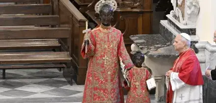Il Papa ad Acerra, sono venuto a raccogliere le lacrime