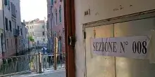 Alle 12 affluenza al voto per le amministrative poco sotto il 15%