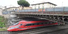 'Persone sui binari', ritardi fino a 2 ore sull'Alta Velocit&agrave; Milano-Bologna