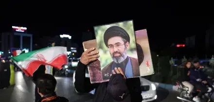 Medio Oriente, Khamenei: 'Il Medio Oriente non far&agrave; pi&ugrave; da scudo alle basi Usa' - Liveblog
