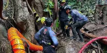 Media, 'corsa contro il tempo per salvare 7 persone in una grotta nel Laos'