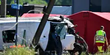 Incidente in Belgio: scuolabus travolto da un treno, 'almeno quattro vittime, due adolescenti'