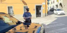 Travolta mentre attraversa la strada sulle strisce, muore 83enne