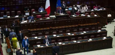Scontro opposizioni-FnV,"richiamate a leggi razziali", "voi razzisti con italiani"