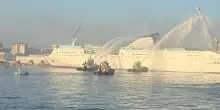 Incendio su una nave in cantiere nel porto di Napoli, nessun ferito