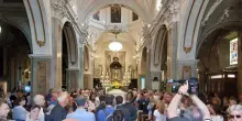 Maldive, in centinaia ai funerali di Federico Gualtieri a Omegna