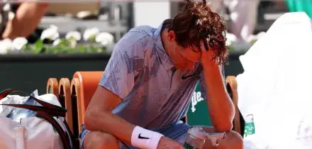 Roland Garros: Sinner in campo contro Cerundolo. Jannik si sente male e va sotto anche nel quinto set 6-3, 6-2, 5-7, 1-6, 1-4 DIRETTA