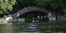 Parigi nella morsa del caldo, bagni nel Saint-Martin nonostante i divieti