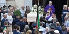 Maldive: una folla per i funerali di Muriel Oddenino nel Torinese