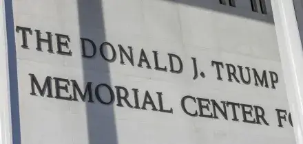 'Via il nome dal Kennedy Center', nuova batosta per The Donald