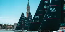 Bellezze naturali e giovani, al via il Marina Militare Nastro Rosa Tour 2026