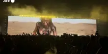 Shakira incanta Copacabana, show di droni per il maxi concerto