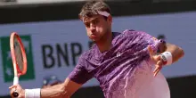 Roland Garros: Cobolli agli ottavi, battuto Tien in tre set