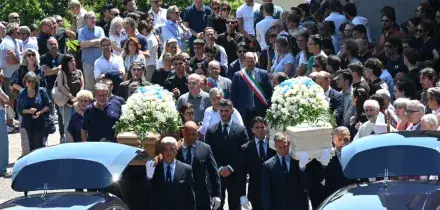 Maldive: chiesa gremita per i funerali Monica Montefalcone e della figlia Giorgia