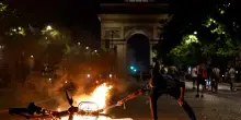 Guerriglia a Parigi per la festa della Champions, un morto e 219 feriti