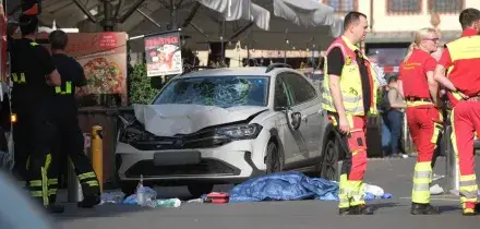 Auto contro la folla a Lipsia, due morti e due feriti