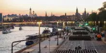 Mosca esorta a evacuare le ambasciate straniere a Kiev per parata 9 maggio