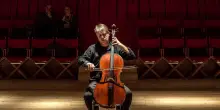 La musica come ''arma di costruzione di massa' del violoncellista Luca Franzetti