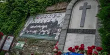Zapata a Superga legge i nomi del Grande Torino
