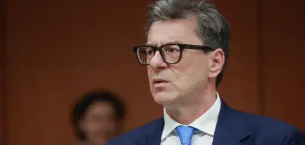 Giorgetti: 'La stabilit&agrave; &egrave; cruciale perch&eacute; il risparmio diventi investimento'