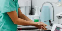 Igiene delle mani, uso della soluzione idroalcolica nella sanit&agrave; italiana &egrave; sotto gli standard dell'Oms