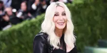Cher ha 80 anni, le mille vite della star di Stregata dalla Luna