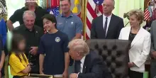 Trump alla bimba: "Troppo bassa per la pallavolo, sarebbe meglio il calcio"