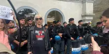 Tensione davanti al Padiglione di Mosca alla Biennale