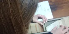 Cittadini e studenti recuperano 30mila libri danneggiati dall'alluvione di Firenze