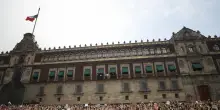 Febbre K-Pop in Messico, 50mila fan assediano il Palazzo presidenziale