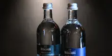 Gli italiani bevono 15 miliardi bottiglie di acqua minerale, 257 litri l'anno
