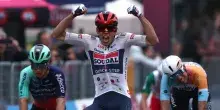 Giro: Magnier vince la tappa d'esordio, &egrave; la prima maglia rosa