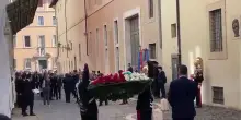 Aldo Moro, Mattarella depone una corona di fiori in via Caetani