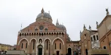 Scassina cassette delle offerte nella Basilica del Santo a Padova, arrestato