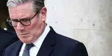 Monta la rivolta contro Starmer nel Labour, ma lui prende tempo