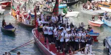 Il Venezia festeggia la A con un corteo acqueo in Canal Grande