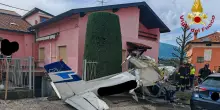 Ultraleggero si schianta tra le case, un morto e un ferito grave