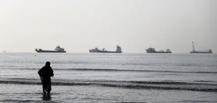 ++ Centcom, 'abbattuti droni iraniani nello stretto di Hormuz' ++