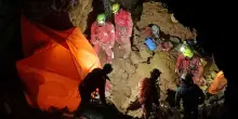 Usati dei materassini pneumatici per spostare il masso che bloccava lo speleologo