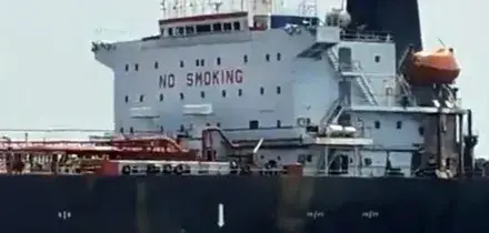 Trump: 'Attaccheremo l'Iran in maniera molto forte anche oggi'. Usa, colpita e fermata una nave cisterna di Palau nel golfo dell'Oman